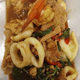 ผัดกระเพรา4หนุ่ม