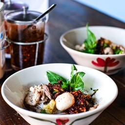 ก๋วยเตี๋ยวเนื้อ น้ำตก