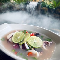 ต้มแซ่บหมึกตะไคร้ใบกะเพรา