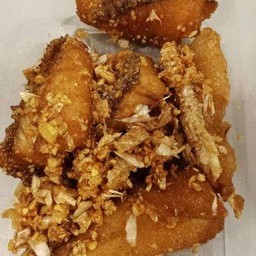 ปลากระพงทอดกระเทียม