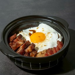 ข้าวอบทิรา (หมูแดง,กุนเชียง,ไข่ดาว)