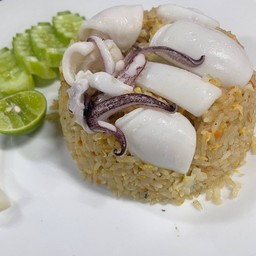ข้าวผัดปลาหมึก