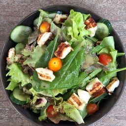 สลัดชีสฮัลลูมิย่าง