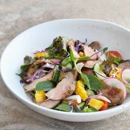 สลัดหมูย่างสมุนไพร