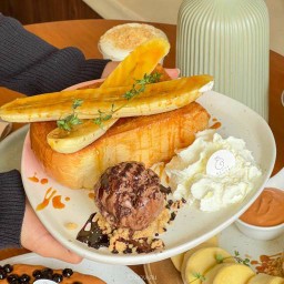 T1 Caramel Banana Toast (ถ้าเดลิเวอรีไม่มีไอศกรีมเนื่องจากละลาย)