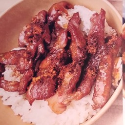 ข้าวหมูทอดซอสหม่าล่าพ่นไฟ