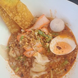 บะหมี่เกี๊ยวต้มยำ