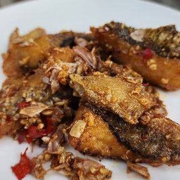 ปลากระพงคั่วพริกเกลือ