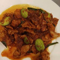 ผัดสตอพริกแกงหมู