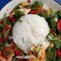 ยําไข่ดาวราดข้าว