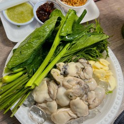 หอยนางรม ทรงเครื่อง 150 ฿