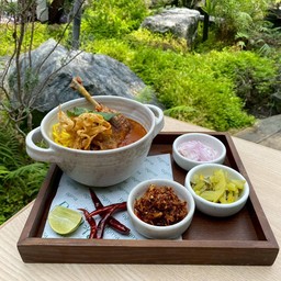 ยากิโซบะ ข้าวซอยน่องเป็ดตุ๋น