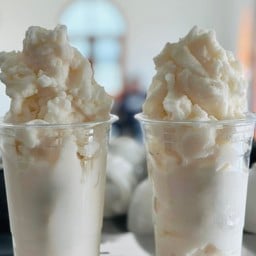 มะพร้าวปั่นนมสด