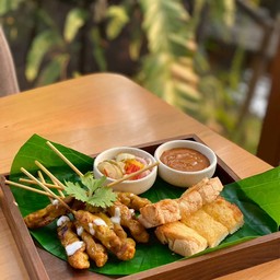 หมูสะเต๊ะ ซอสพีนัทบัตเตอร์