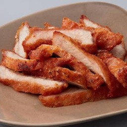หมูไก่ทอดโก๋ หมูทอด ไก่ทอด  กับน้ำจิ้มแจ่ว มีชาผลไม้สดหอมขาเขียวมะลิ