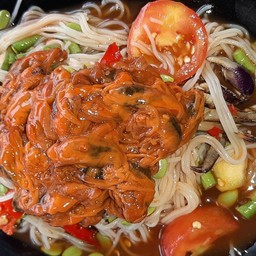 ส้มตำขนมจีนปลาร้าหอยดอง