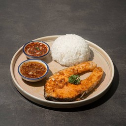 ข้าวสเต๊กแซลมอนซอสกระเทียม