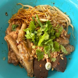 ก๋วยเตี๋ยวแห้งรวมไก่