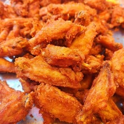 ปีกกลางไก่ ทอดกระเทียม