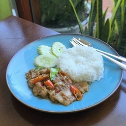 ข้าวหมูสามชั้นผัดกะปิ