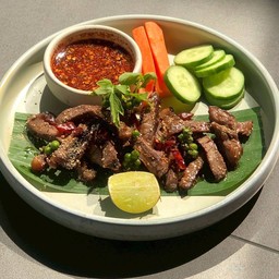 เนื้อออสคั่วย่างพริกไทยอ่อน ซอสแจ่ว