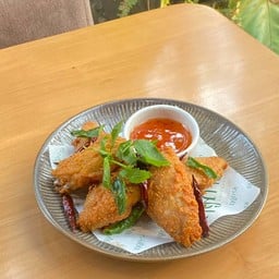 ไก่ทอดดอกเกลือ ใบเตยกรอบ