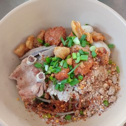 ก๋วยเตี๋ยวต้มยำแห้ง