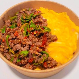 ข้าวกระเพราเนื้อสับไข่ข้น