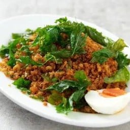 ผัดพริกขิงปลาดุกฟูไข่เค็ม