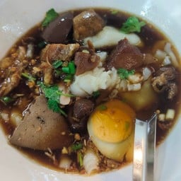 ขาหมูสูตรฮ่องเต้ สาขา2
