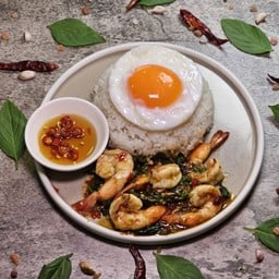 ข้าวกะเพรากุ้งโบราณ