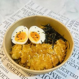 มาม่าเกาหลีไก่กรอบ+ไข่ต้ม