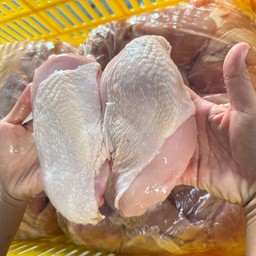 อกไก่ติดหนังแช่แข็ง ถุงละ10โล