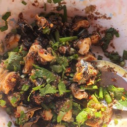 ลาบหอยเชอรี่