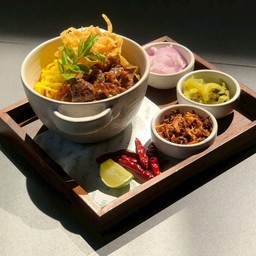 ยากิโซบะ ข้าวซอยเนื้อตุ๋น