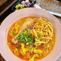 ข้าวซอยน่องไก่หมี่กรอบ