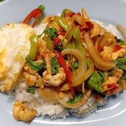 ครัวช้อนทอง อาหารตามสั่ง ตลาด62 บล็อก