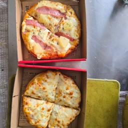 ซื้อพิซซ่าSizeM 2 ถาด รับฟรีเมนูน้ำ 1 ขวด[ขอสงวนสิทธิ์ในการเลือกเมนูน้ำนะครับ)