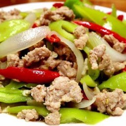 ผัดพริกหยวกหมูสับราดข้าว