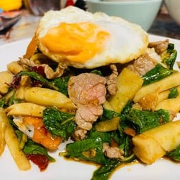 ล้มลุกคลุกคลานบะหมี่ต้มยำหมูแดง