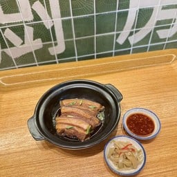 หมูตงพัวโร่ว กับข้าว ( 150กรัม ประมาณ2-3 ชิ้น) พร้อมเกี๋ยมฉ่าย