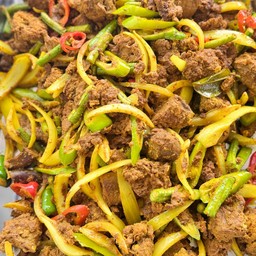 ข้าวราดไข่ปลาผัดขมิ้น