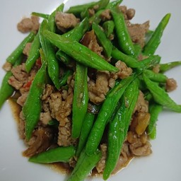 ผัดถั่วฝักยาวหมูสับ