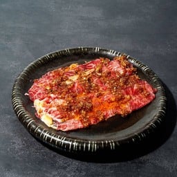 เนื้อวากิวสไลด์ ซอสน้ำมันกระเทียม