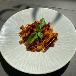 สปาเก็ตตี้ เบคอนพริกแห้ง