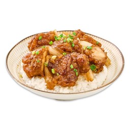 ข้าวหน้าไก่ทอดผัดซอสสไตล์ญี่ปุ่น