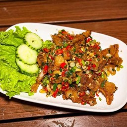 สามชั้นคั่วพริกเกลือ