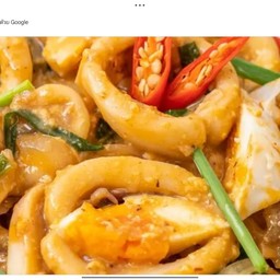 ผัดไข่เค็มหมึกราดข้าว