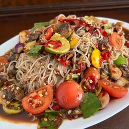 ส้มตำขนมจีนปูปลาร้าใส่หอยเชอร์รี่