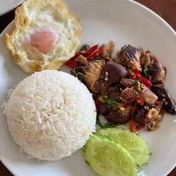 ข้าวกะเพราขาหมู